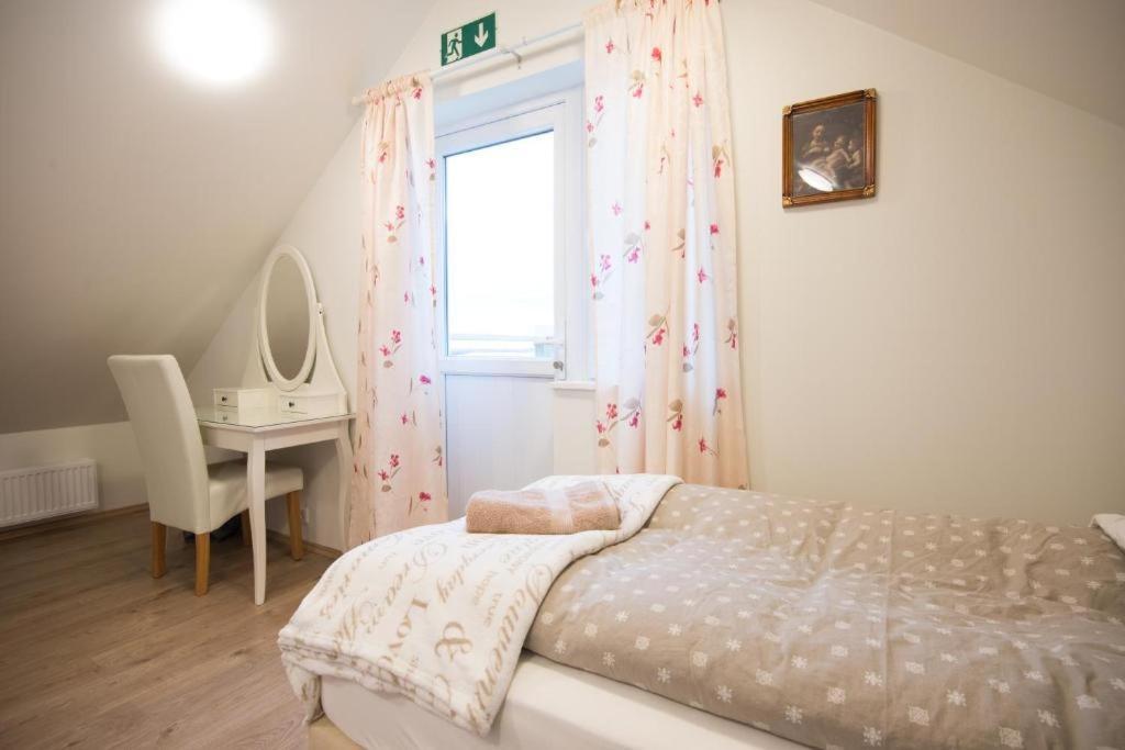 Guesthouse Grund Grindavík Extérieur photo