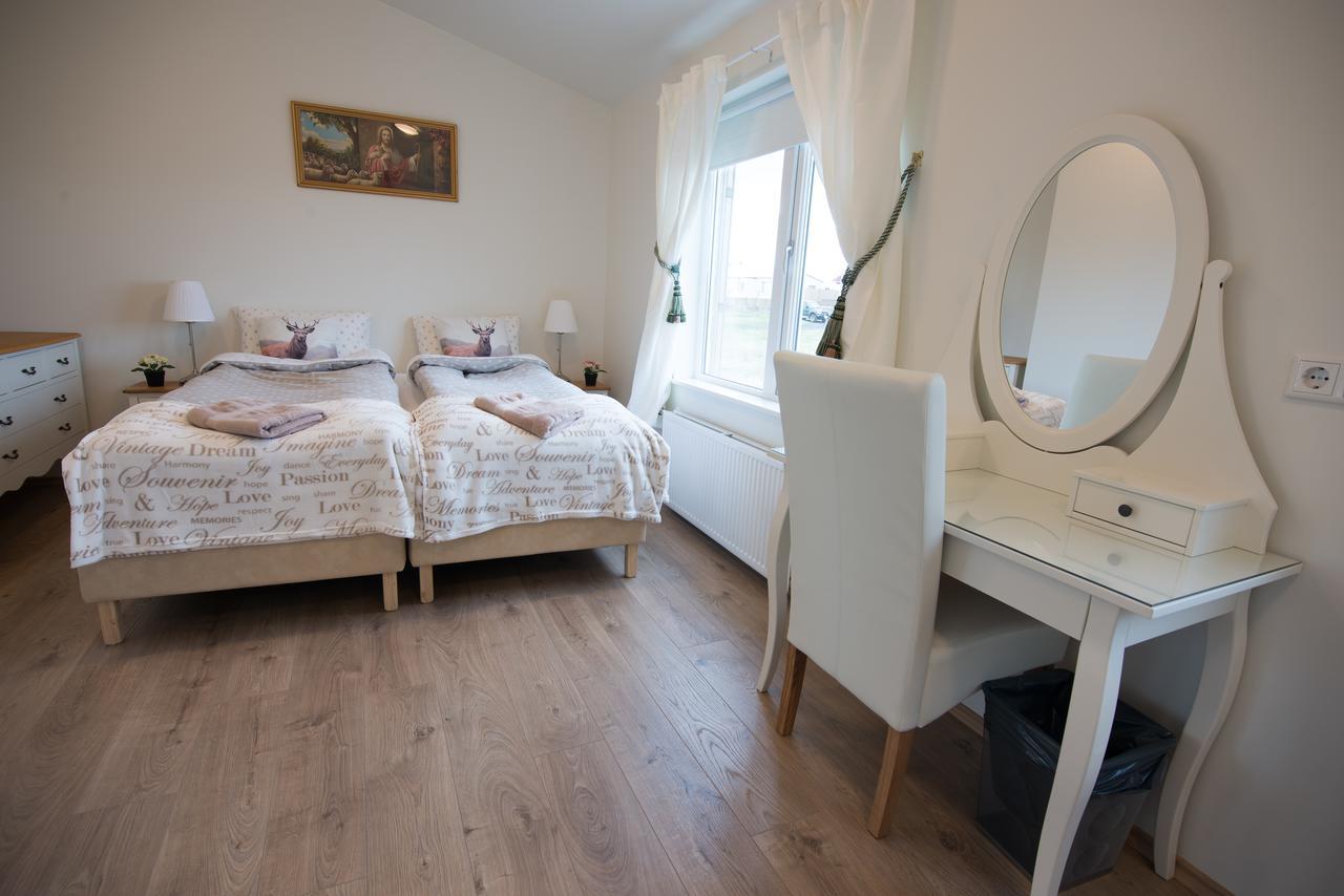 Guesthouse Grund Grindavík Extérieur photo